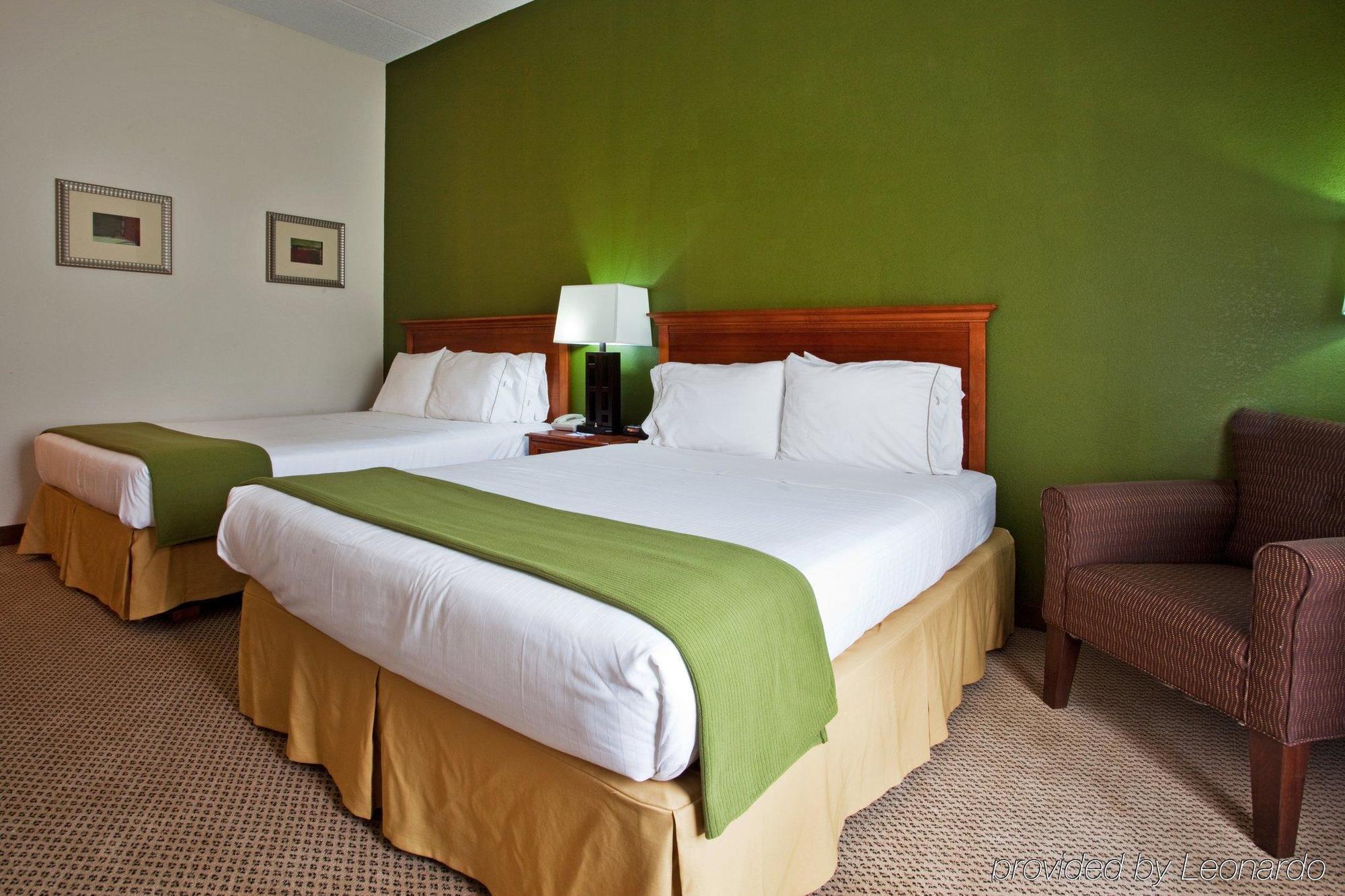 Holiday Inn Express Hotel & Suites Dublin By Ihg Chambre photo