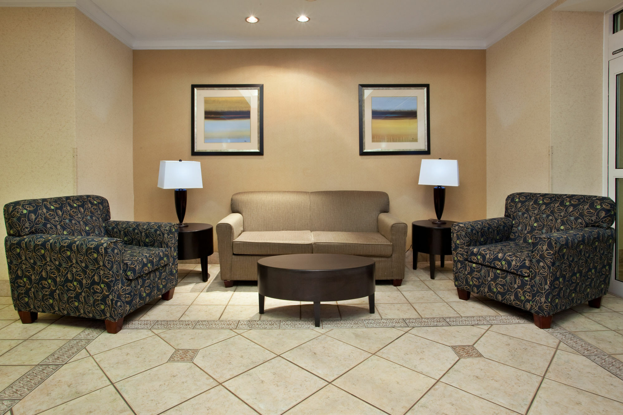 Holiday Inn Express Hotel & Suites Dublin, An Ihg Hotel Extérieur photo